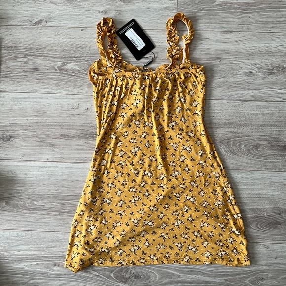 Floral print frill detail shift dress - Picture 6 of 6